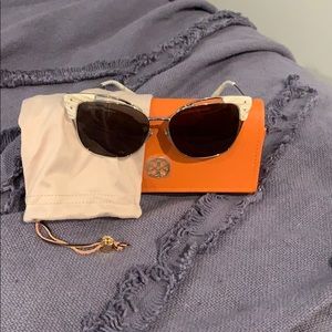 Tory Burch Subglasses